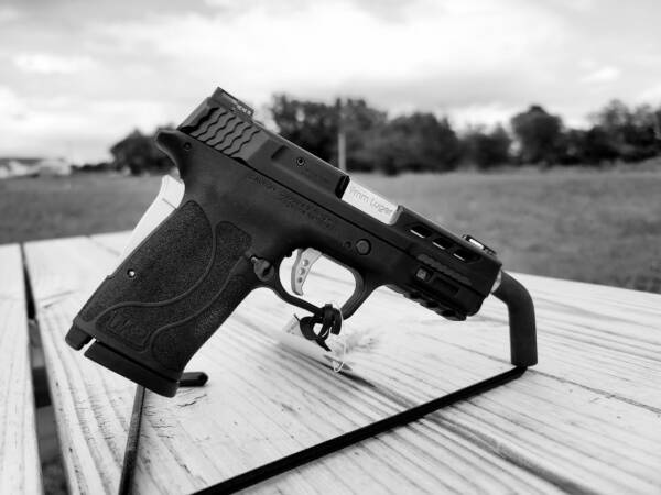 SMITH AND WESSON (S&W) M&P9 SHIELD EZ PERFORMANCE CENTER SILVER BARREL 9MM 3.83″ BARREL 8-ROUNDS NO THUMB SAFETY - Image 2