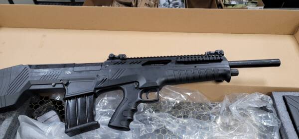 ROCK ISLAND ARMORY (RIA) VRBP-100 12 GAUGE BULLPUP SEMI-AUTO SHOTGUN 20 BARREL 3″ CHAMBER 5 ROUNDS ALUMINUM UPPER RECEIVER POLYMER FURNITURE BLACK - Image 2