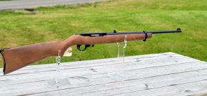 RUGER 10/22 CARBINE SEMI AUTO RIFLE .22 LONG RIFLE 18.5″ BARREL 10 ROUNDS HARDWOOD STOCK BLACK MATTE FINISH 1103