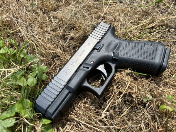 GLOCK 23 GEN 5 40SW WITH THREE 13 ROUND MAGAZINES - Image 2