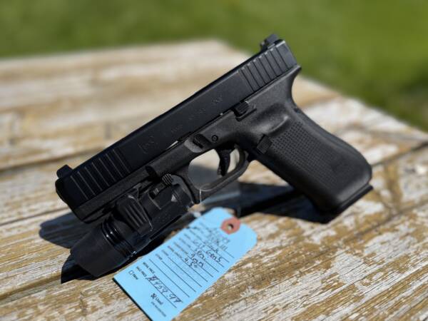 PRE-OWNED GLOCK 17 9MM W TRIJICON NIGHT SIGHTS AND WEAPON LIGHT - Image 2